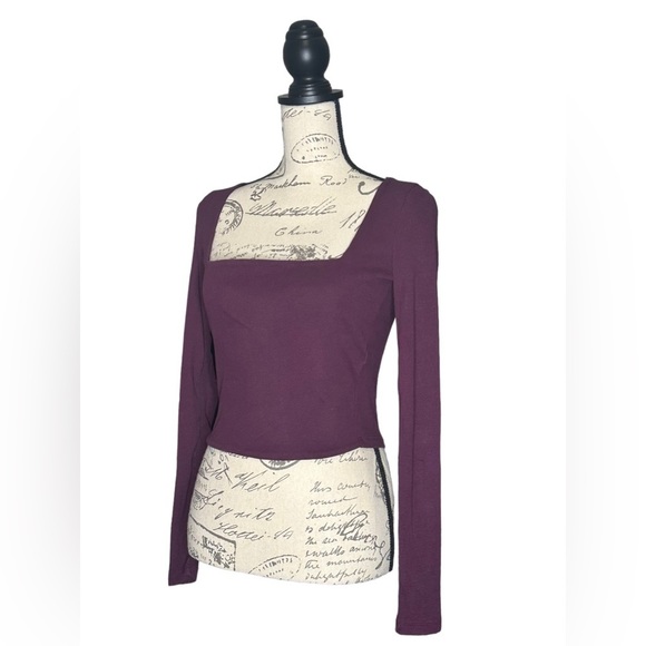 Zara Tops - Zara Square neck ribbed long sleeve purple crop top in EUC size large.